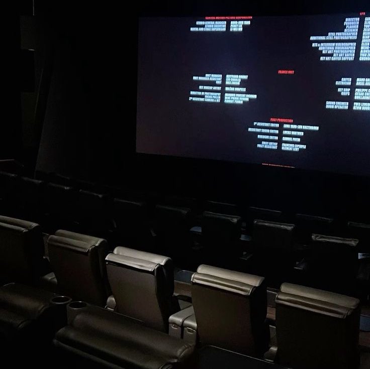 النهاية قريبة، وأنا واقف أترقبها.