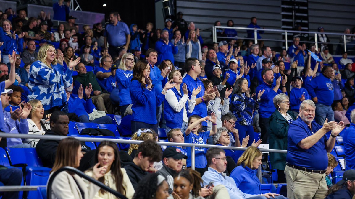 MTCoachNick's tweet image. MURFREESBORO! We saw you, we heard you, we felt your energy! Thanks for being at the Glass House last night - that was fun!