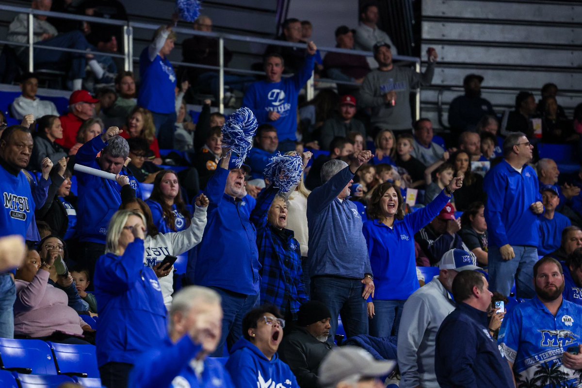 MTCoachNick's tweet image. MURFREESBORO! We saw you, we heard you, we felt your energy! Thanks for being at the Glass House last night - that was fun!