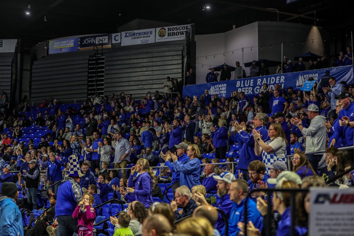 MTCoachNick's tweet image. MURFREESBORO! We saw you, we heard you, we felt your energy! Thanks for being at the Glass House last night - that was fun!