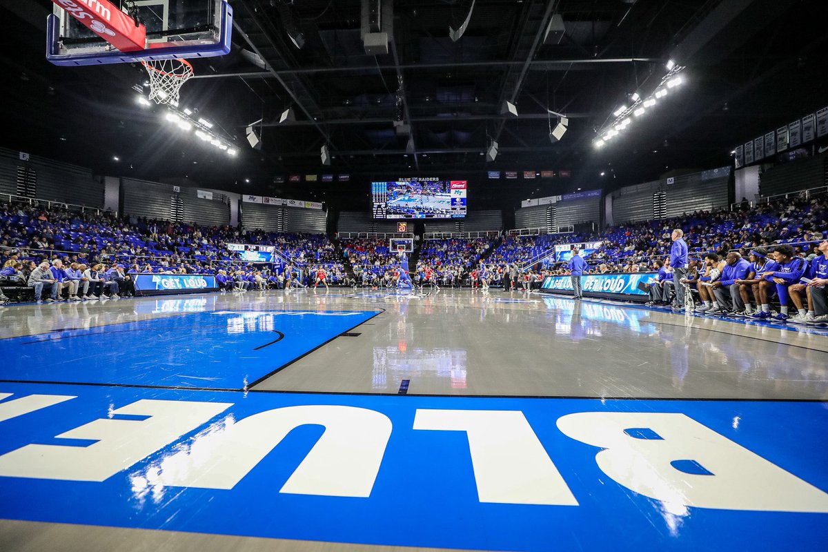 MTCoachNick's tweet image. MURFREESBORO! We saw you, we heard you, we felt your energy! Thanks for being at the Glass House last night - that was fun!