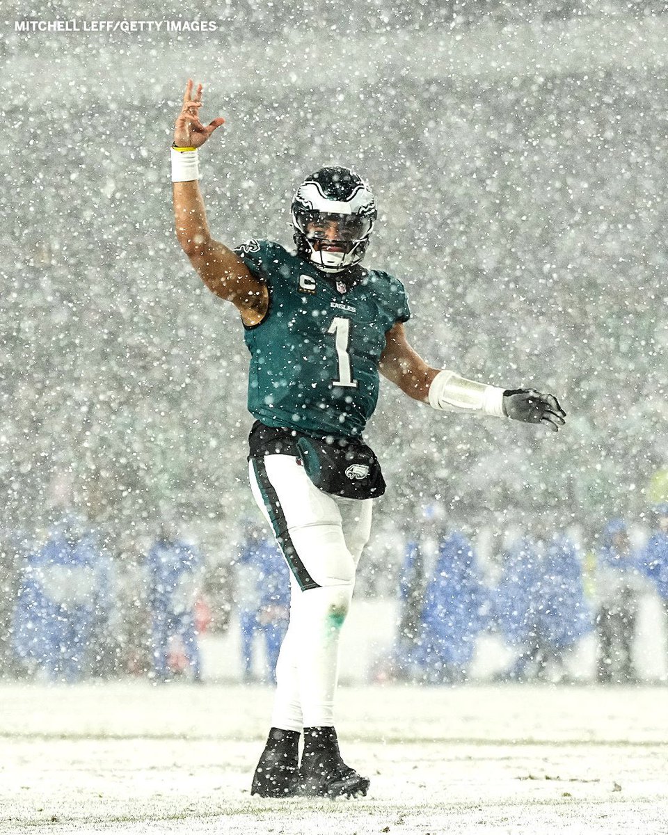 One for the books ❄️🦅

#FlyEaglesFly | #NFLPlayoffs 

(📸: Mitchell Leff/Getty Images)