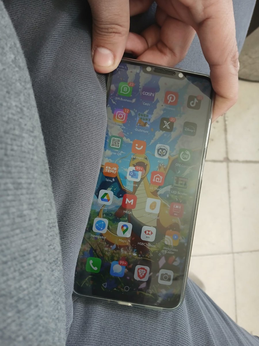 luismty21's tweet photo. Jajajajajaja como que le di un golpe al celular https://t.co/ig8qGdwihx