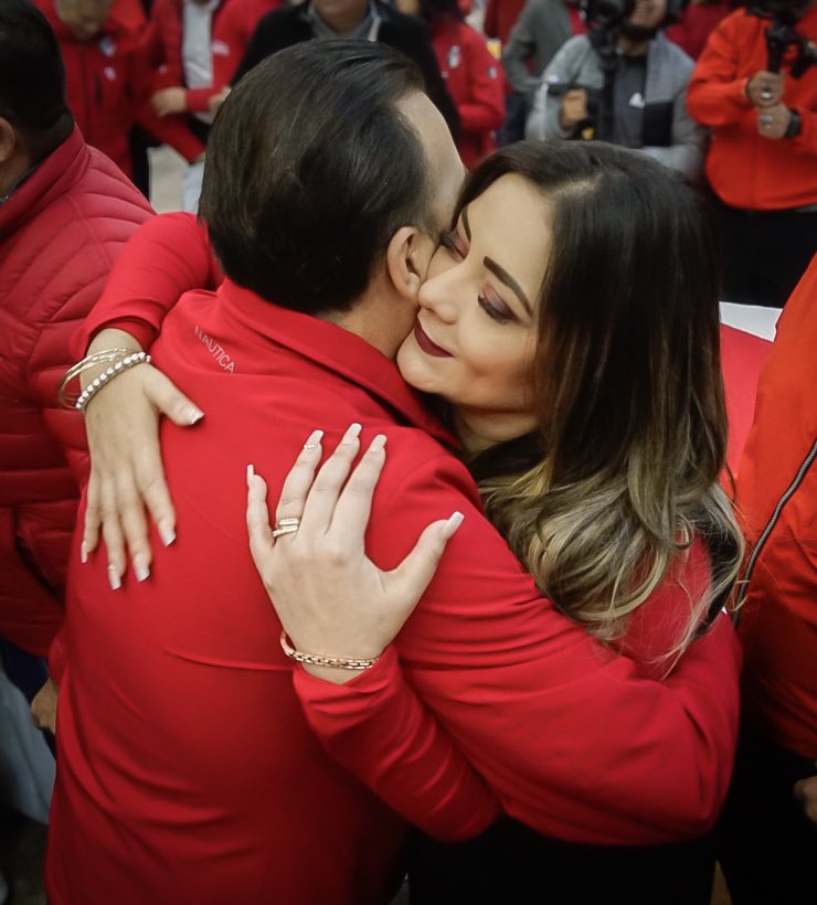 <a href="/EVillegasV/">Esteban Villegas V.</a> eres un líder que inspira con su visión y entrega por el bien de Durango. 
Con tu calidez y cercanía en el <a href="/CDE_PRI_Durango/">PRI Durango</a> reconocemos tu liderazgo. 
Tu trabajo incansable es un ejemplo para todos los que trabajamos y servimos a nuestra gente con pasión y compromiso.