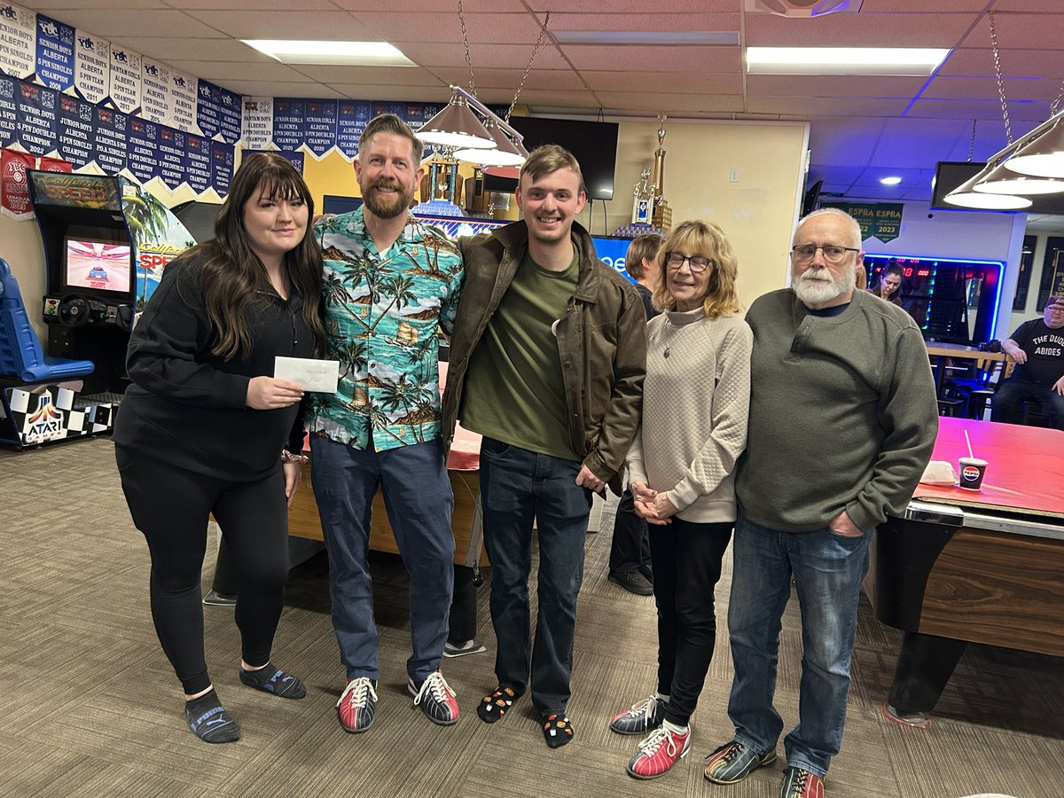 Strathcona Food Bank (@strathconafb) on Twitter photo Bowlers for the Strathcona Food Bank accepting the donation from
<a href="/ndpkyle/">Kyle Kasawski</a>
Great fun was had by all the participants ❤️
Thanks Kyle!
#shpk
#strathco
#foodsecurity Bowlers for the Strathcona Food Bank accepting the donation from
<a href="/ndpkyle/">Kyle Kasawski</a>
Great fun was had by all the participants ❤️
Thanks Kyle!
#shpk
#strathco
#foodsecurity
