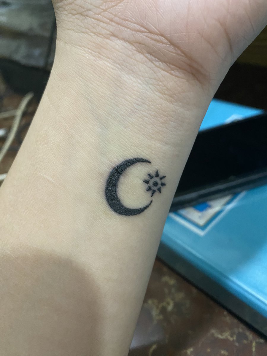 toniaaaang's tweet photo. Sabi ko last year tama na ‘yung butterfly and moon ko na tats. Pero eto ako another year another tattoo HAHAHAHAHAHA Grabe Solid sa D’ Drops 🥹🫶🏻 https://t.co/Bfnst4T6H2