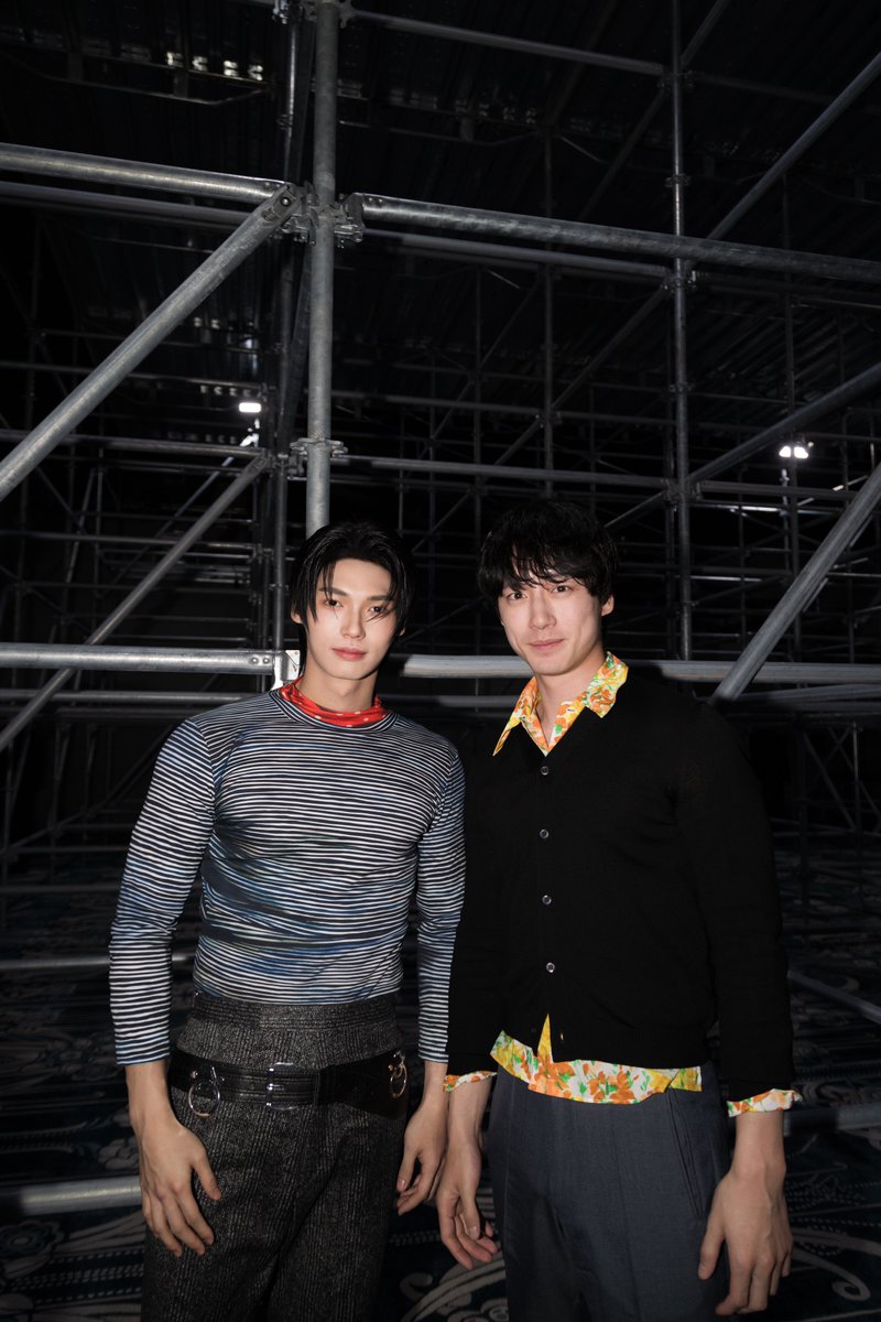 mintmag_th's tweet photo. เฟรมปัง! หนุ่ม #วินเมธวิน พร้อมด้วยสาว #คิมแทรี และหนุ่ม #KentaroSakaguchi Prada Ambassador ถ่ายรูปร่วมเฟรมกันในแฟชั่นโชว์ PRADA คอลเล็กชั่น Fall Winter 2025 Menswear ที่จัดขึ้นเมื่อวันที่ 19 มกราคมที่ผ่านมา ณ กรุงมิลาน ประเทศอิตาลี  💚

WIN SHINING IN PRADAFW25 

#PRADAFW25xWin 
#winmetawin 
#坂口健太郎
#KimtaeriXPrada
#김태리 
#PradaFW25 
#PRADA 
#MintNews