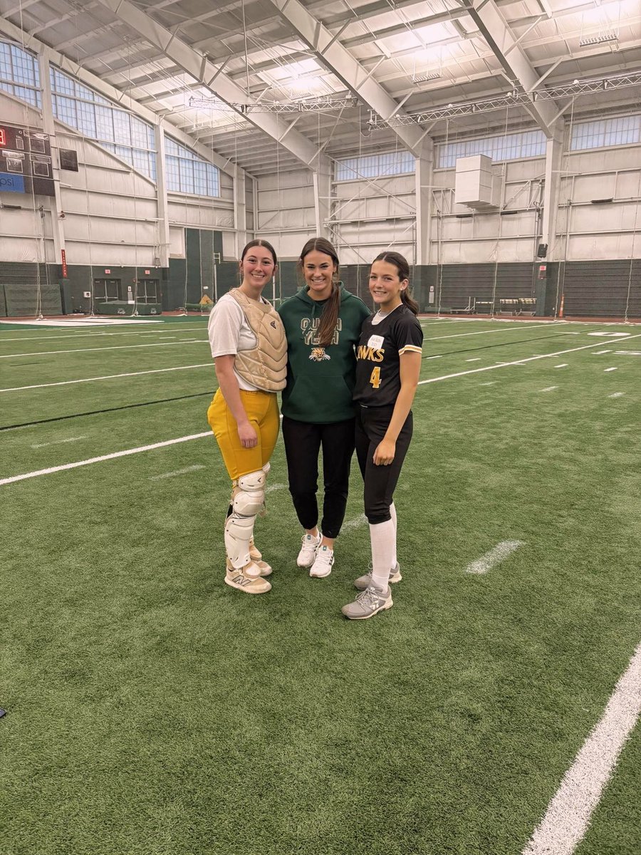 RushAva9's tweet photo. Had a GREAT time at @OhioBobcatSB as always!😊🌟
Big thank you to @Hall_J_4 &amp; @madimccrady1022 for all the guidance at today’s pitching camp, plus all the players for all their help! THANK YOU @Brennafyffe for catching me today, always love to see you!💚#RollBobbies!#HawksFord https://t.co/AOBt2zD9u6