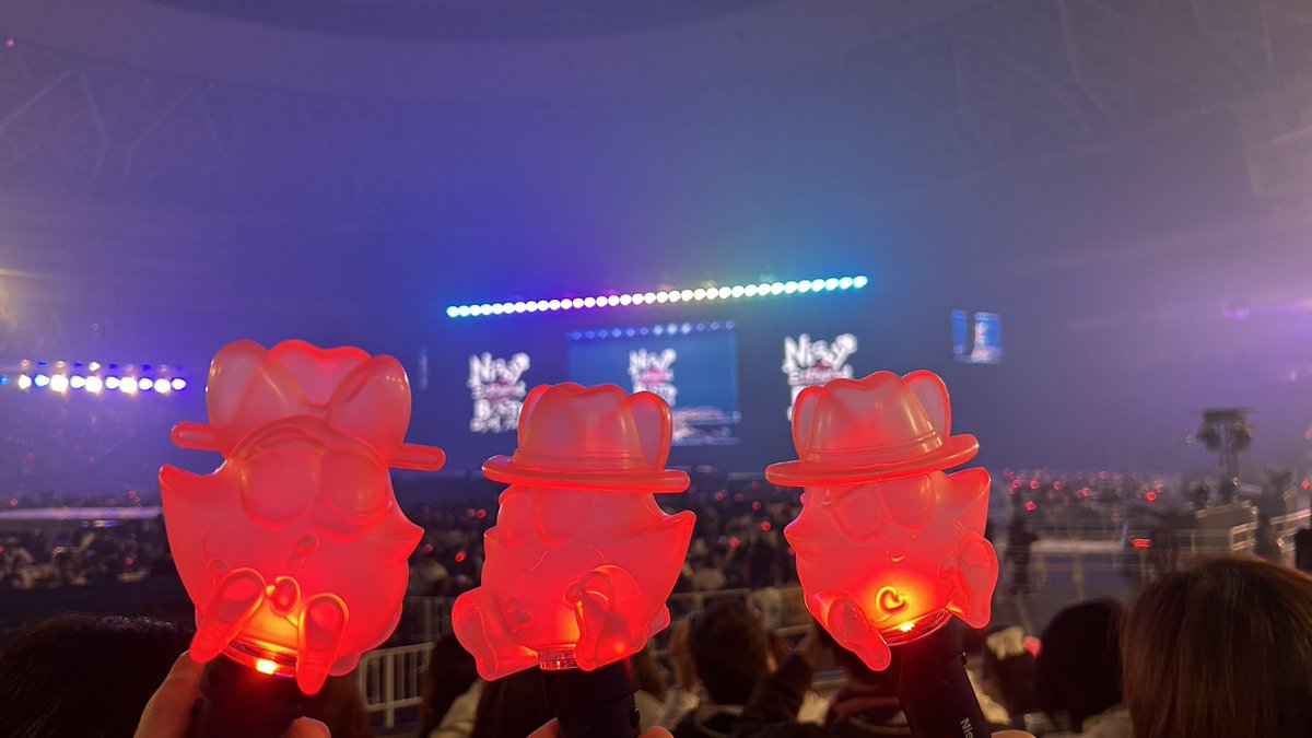 msk24aaa___'s tweet photo. 最高の思い出ができました
Nissyいつもありがとう笑笑
今年の1発目に会えたんも、あの大好きな曲で目が合ったのも全部嬉しいかった🥰
次東京で会おうね！VIPにいてるよ！！

@NissyStaff 
#Nissy_Re10th_大阪 https://t.co/OY33Z6ARyQ