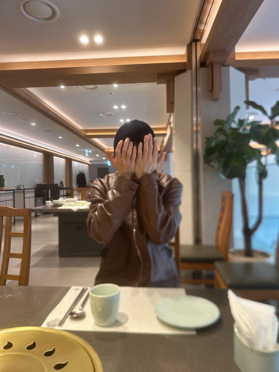 hyeokfs's tweet photo. HAECHAN BBL 🐻💬

“a picture of me on a date with jungwoo”
“ㅋㅋㅋㅋㅋ i said i would eat sundae soup and go to rehearsals”
“as soon as we met, he said he wanted to eat galbi ㅋㅋㅋ“
“he’s angry ㅋㅋㅋ”
“i slept after watching the video on how to eat delicious sundae soup”
“why are you so funny hyung? ㅋㅋ”