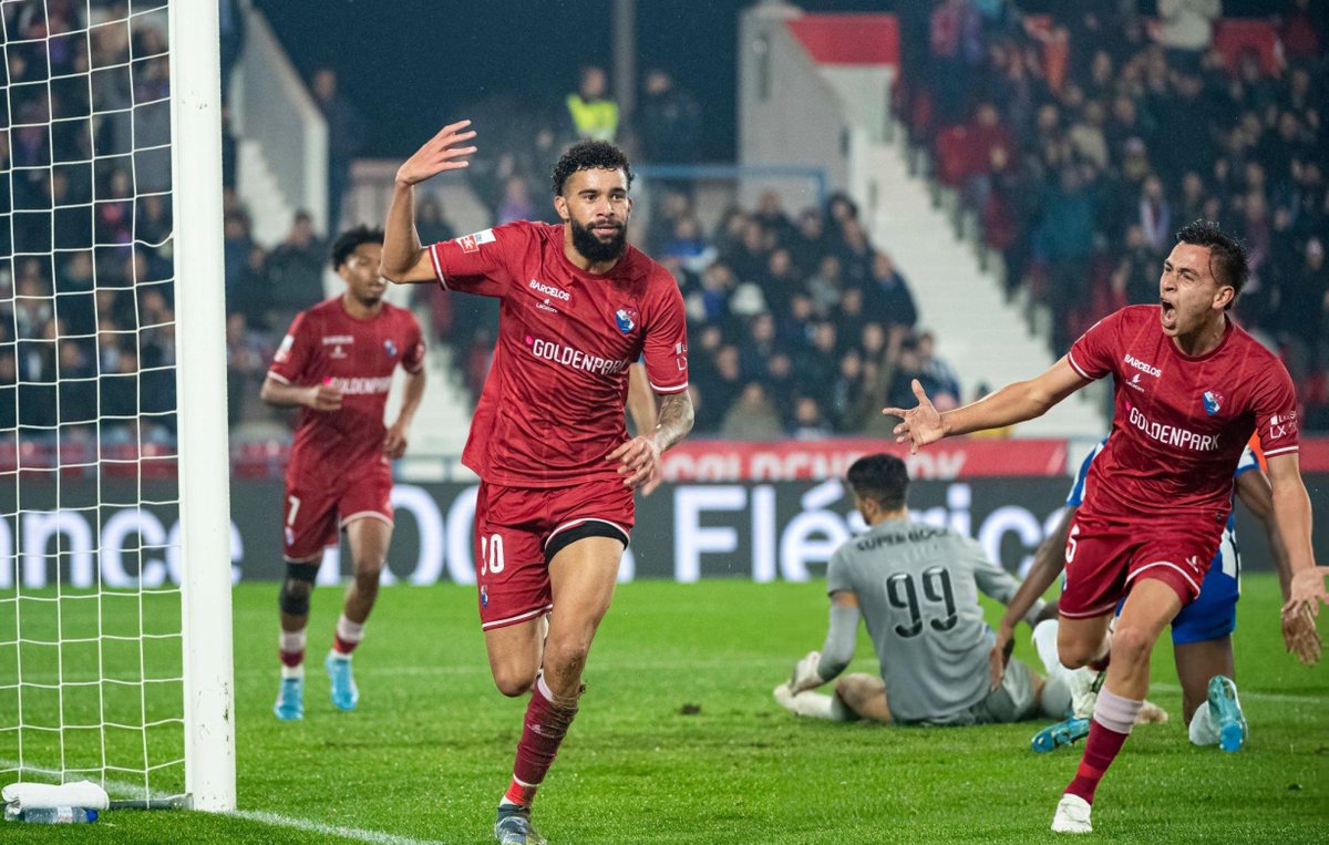 GilvicenteInfo's tweet photo. Um aplauso de pé inteiramente merecido!

Que agradável surpresa foi este Pablo na sua estreia a titular na Liga. Que exibição! https://t.co/ItAnbznRiG
