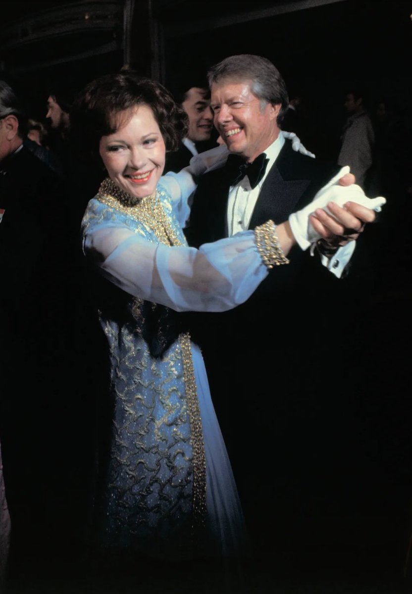 6.Rosalynn Carter (1977) made an unconventional choice, re-wearing her 1966 Georgia gubernatorial ball gown. Her thriftiness sparked mixed reactions, but it highlighted her humility and practicality.