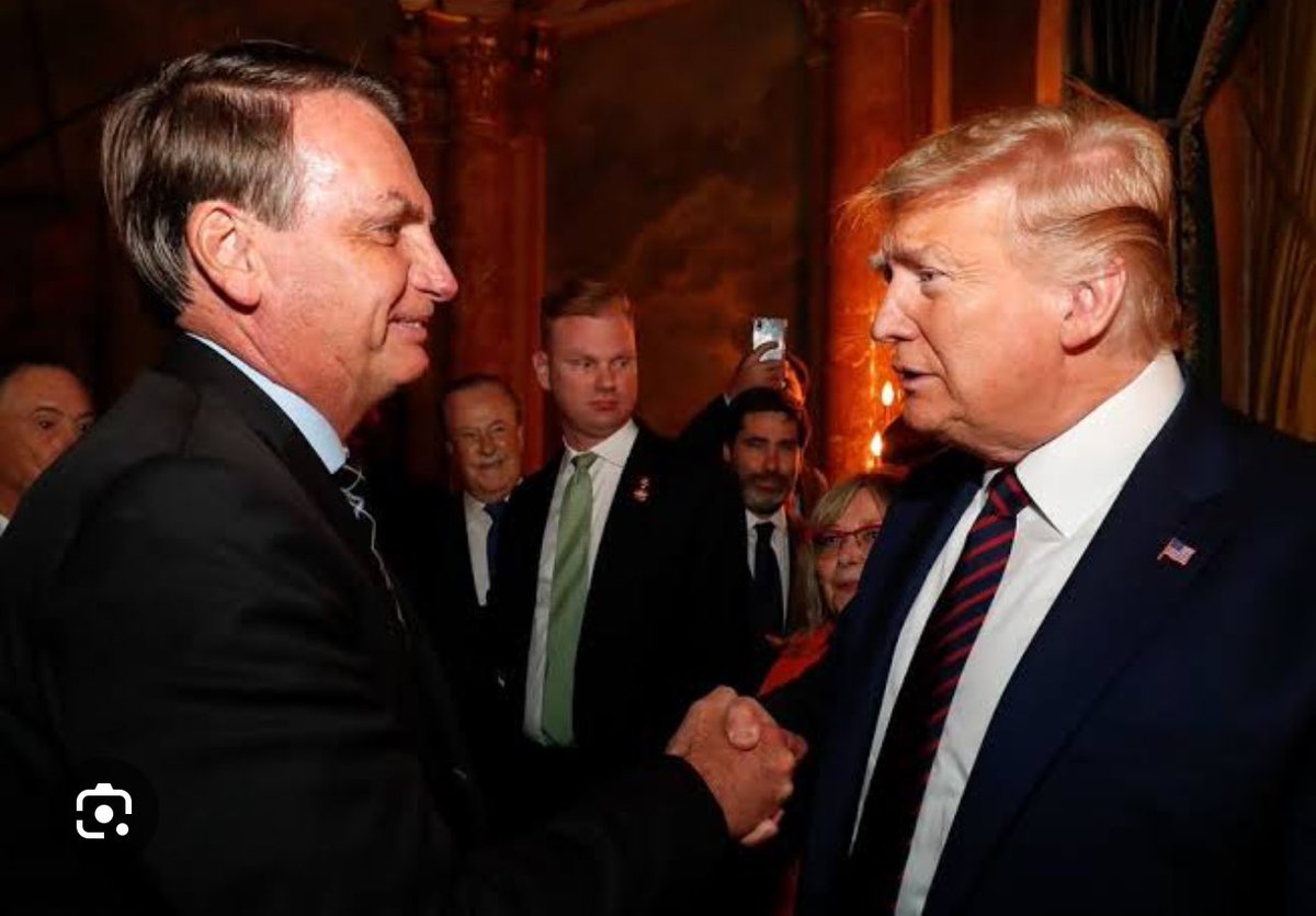 Vcs já perceberam que Bolsonaro e Donald Trump são muito parecidos ??

Os Dois são COVARDES.
Trump arregou pro Elon Musk 
Trump arregou pra China 
Trump arregou pro Tik Tok
Trump arregou pra Meta 

Bolsonaro arregou pro Xandão 
Só é machão contra as mulheres, reportes, e pro Lula