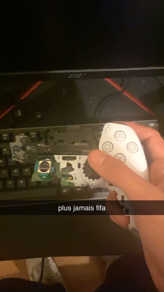 chtikow's tweet photo. 0 TOTY et R9 est rentré dans ma tête https://t.co/wVXbU2SnDx