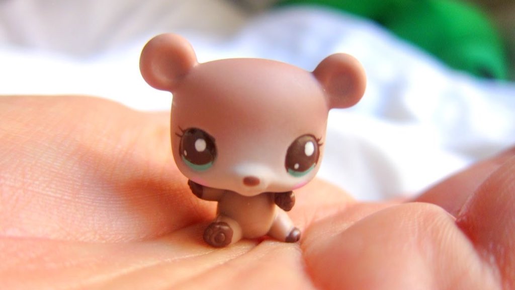 pocketlps's tweet photo. it's dangerous to go alone, take this https://t.co/kSb8w5rvBF