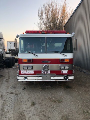 MattSeedorff's tweet image. NEW: Two people from Oregon were arrested inside the Palisades Fire zone for impersonating firefighters.  Police say they had a fire truck which was bought in an auction, were wearing CAL-Fire t-shirts, and claimed to be with “Roaring River FD”… which doesn’t exist.