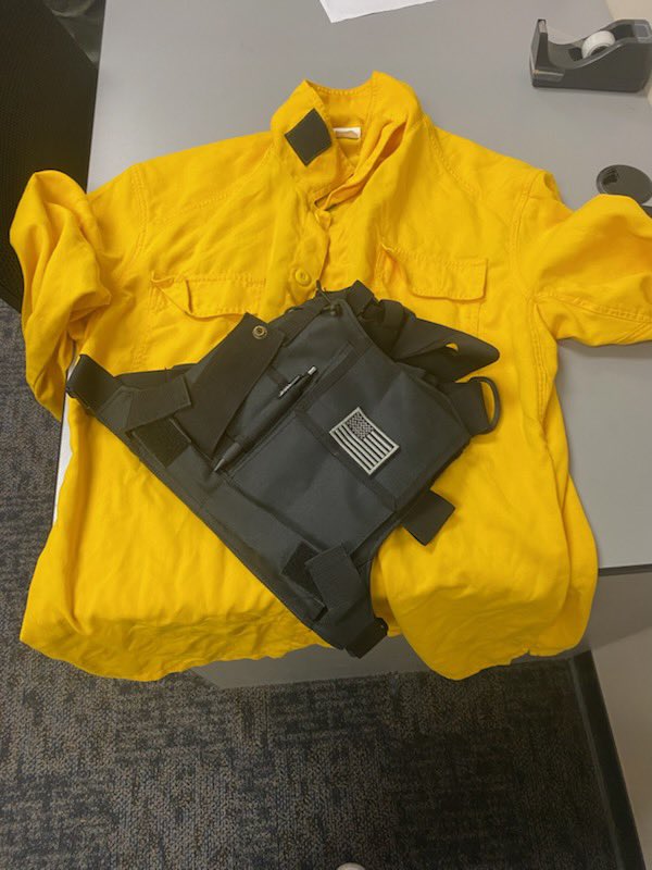 MattSeedorff's tweet image. NEW: Two people from Oregon were arrested inside the Palisades Fire zone for impersonating firefighters.  Police say they had a fire truck which was bought in an auction, were wearing CAL-Fire t-shirts, and claimed to be with “Roaring River FD”… which doesn’t exist.