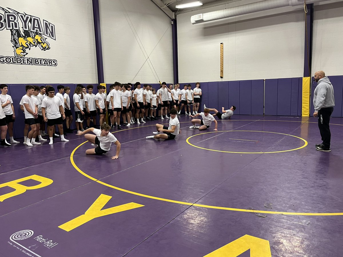 Flying into next week like….Monday Mat Drills! COMPETE IN EVERYTHING YOU DO! #Comittment #Respect #toughness #itsallmental