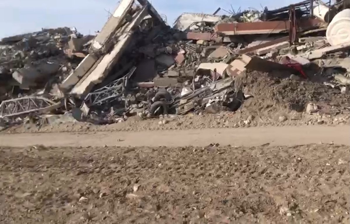mariamradi13's tweet photo. ‼️‼️On the first night of the ceasefire, I was supposed to sleep peacefully and reassured, but I did not blink an eyelid when I received pictures of my house. In the middle of this rubble was my house😭
Please never stop helping us. We have a lot of suffering ahead of us🙏
🔗https://t.co/nUEp8IocV4
🔗https://t.co/9XspURJGLm