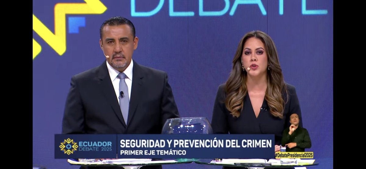 #devatepresidencial2025 se corta el audio muy seguido cuando hablan los candidatos, no se escucha de corrido las intervenciones. <a href="/cnegobec/">cnegobec</a> tomen en cuenta.
