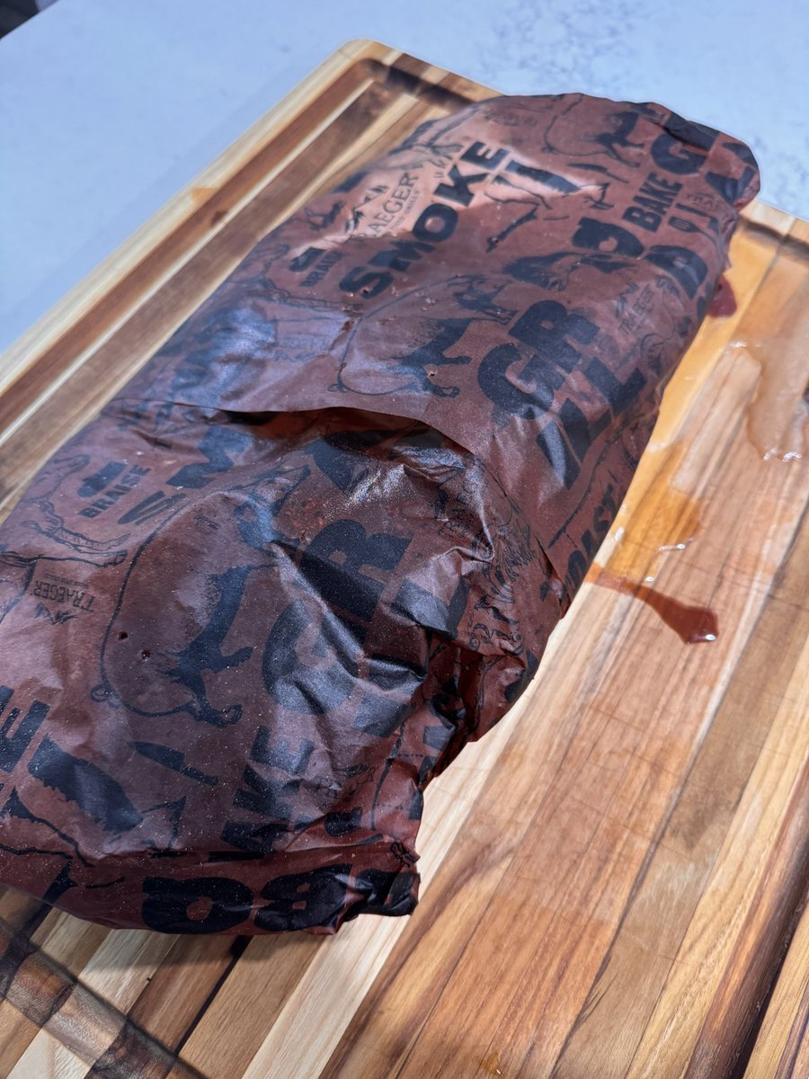 Jledge91's tweet image. It’s been resting for 2 hours. These brisket nachos are gonna be fire.