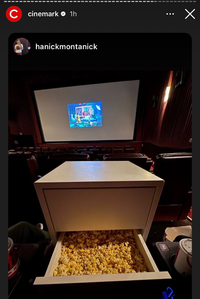 DiscussingFilm tweet picture