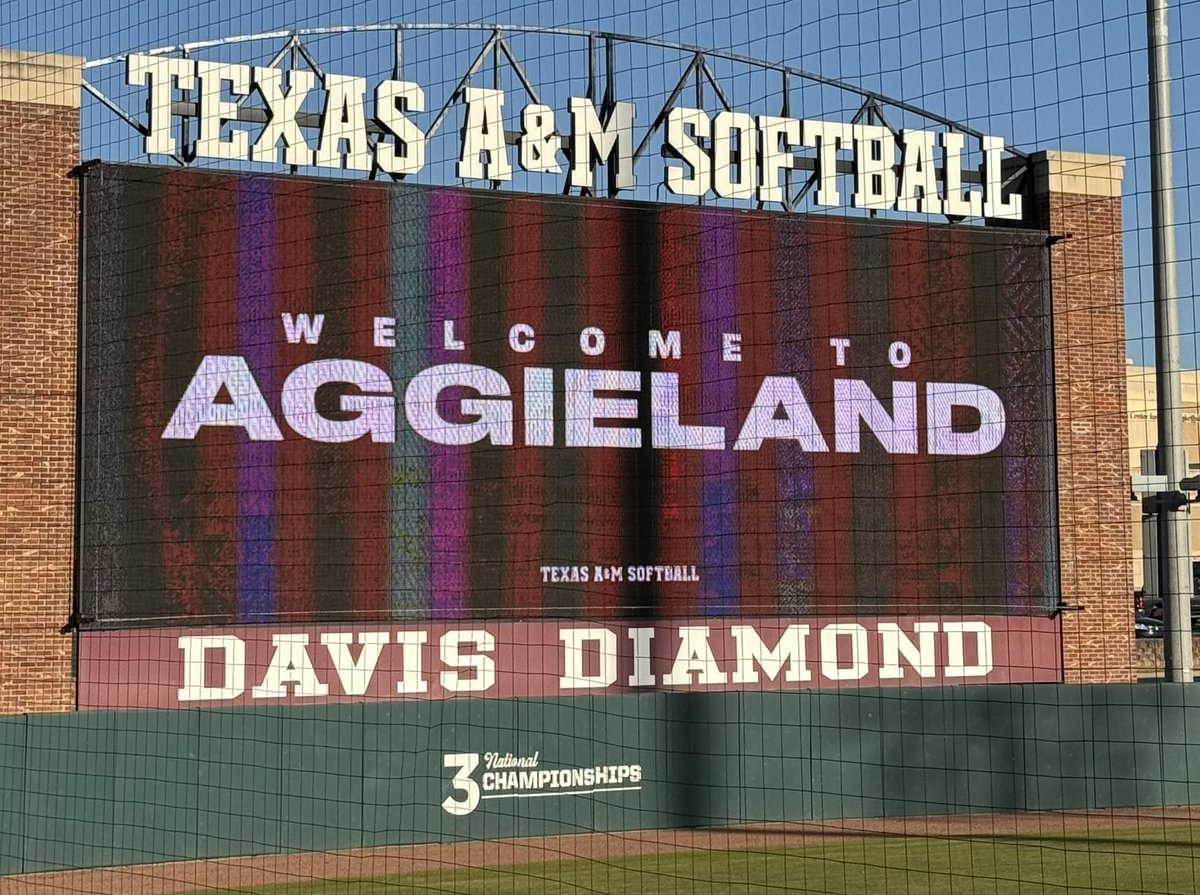 Absolutely Loved Texas A&amp;M🥎. Weather was super cold 🥶 but had to fight through it💪🏼. Thanks to the coaching Staff for the Invite.