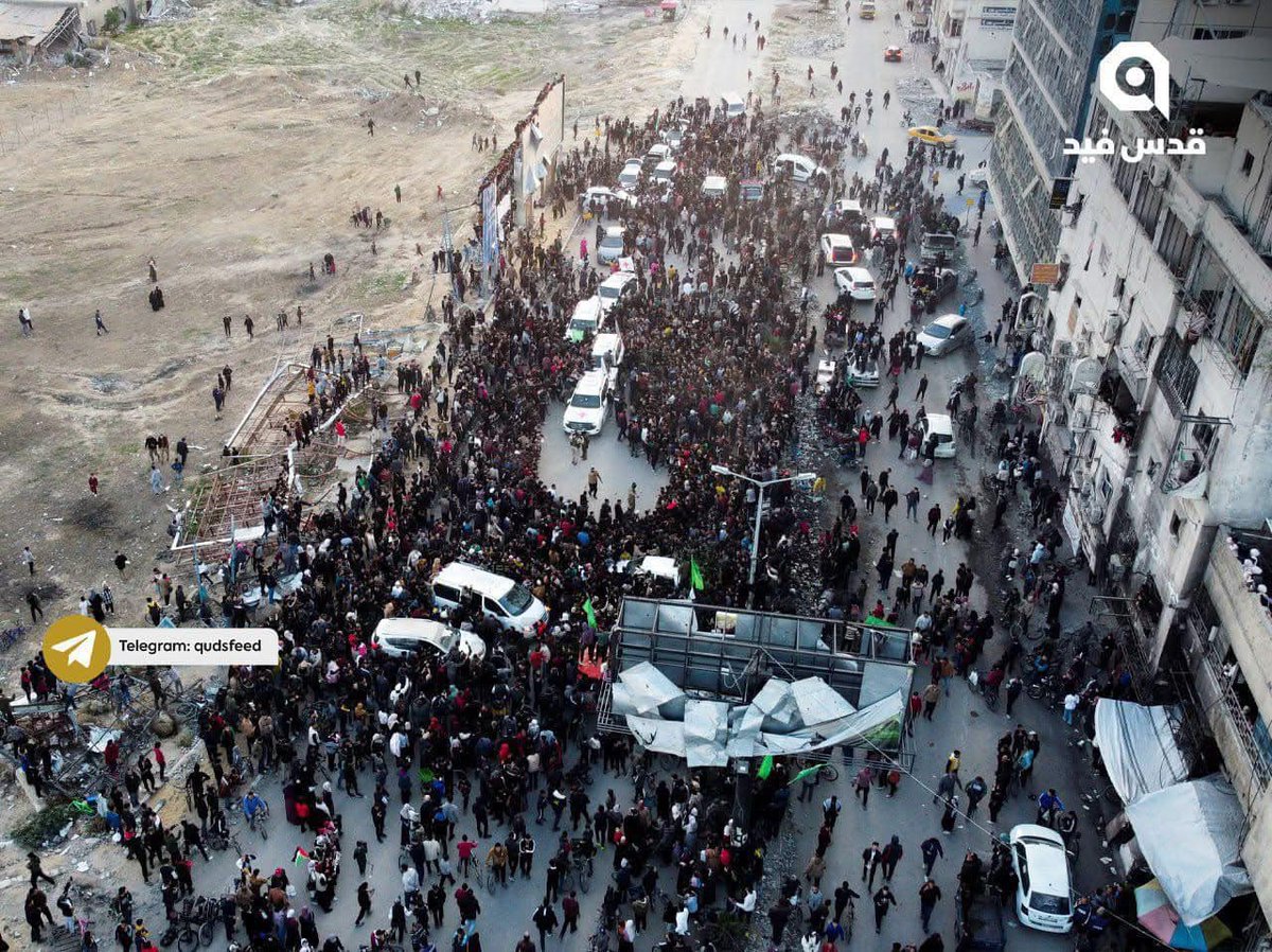 afalkhatib's tweet photo. Many Palestinians in Gaza are posting this photo to expose Hamas's manipulation of camera angles to overstate/inflate its supposed level of support. I said repeatedly that Hamas is going to pay, manipulate, &amp; herd young men &amp; boys into "victory" celebrations &amp; hostage handovers. https://t.co/OIHX6Na4cx