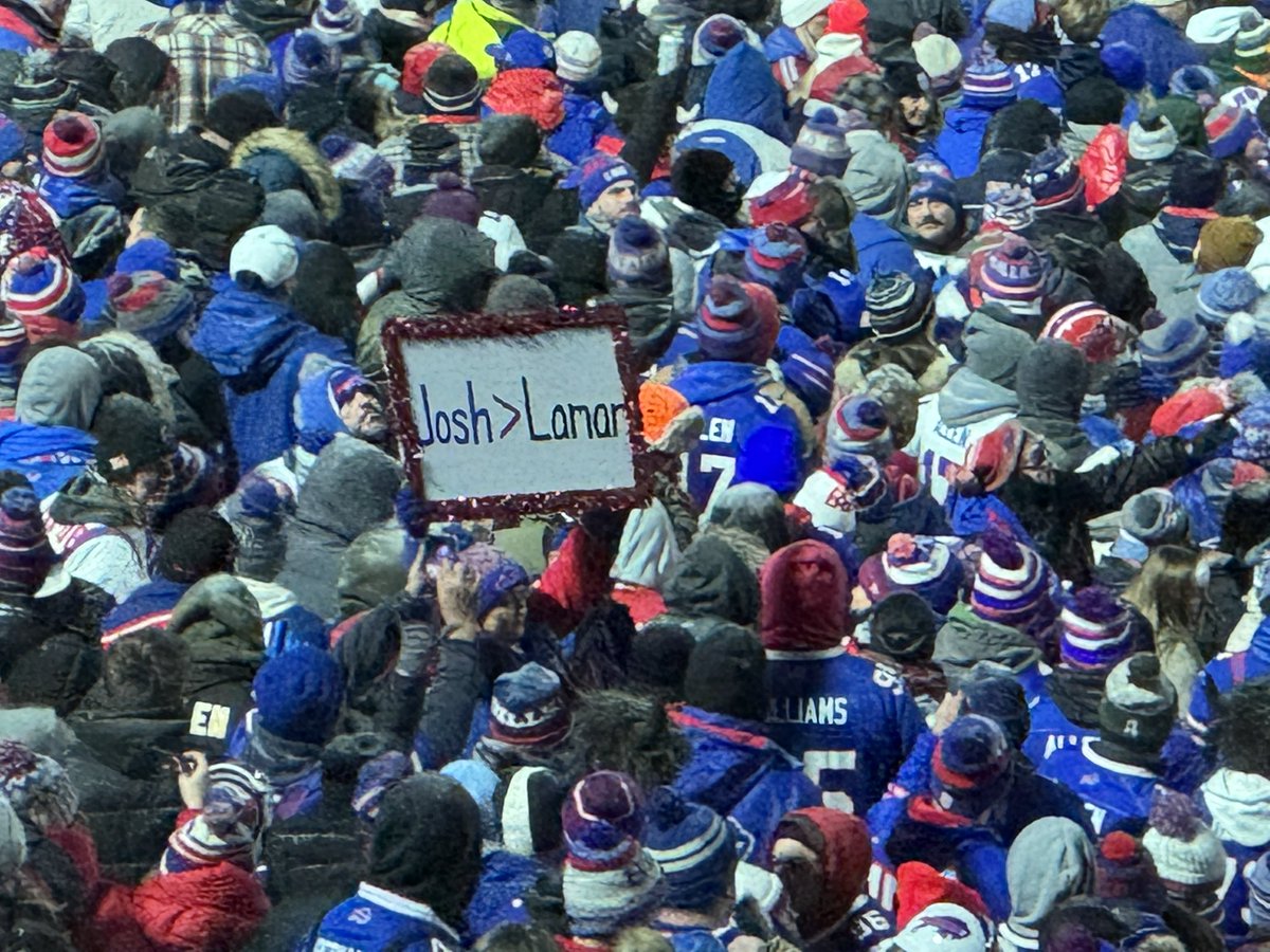 AndyYoungTV's tweet photo. Spotted in the lower bowl at Highmark Stadium. https://t.co/3hbPk1iFg9