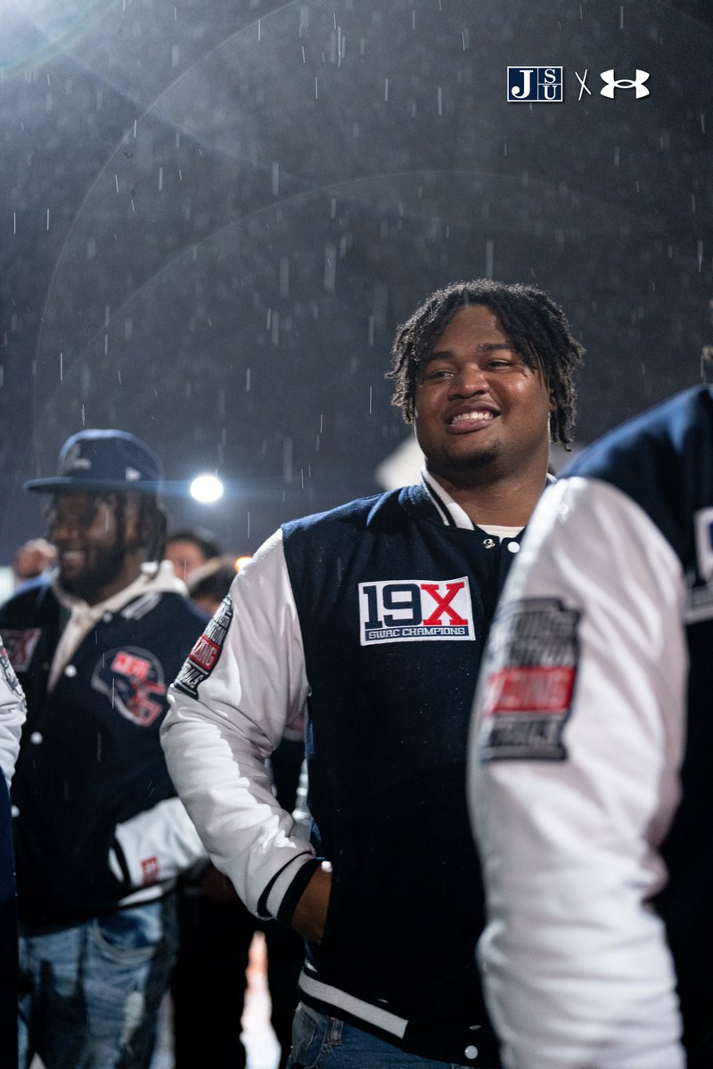 gojsutigersfb's tweet photo. Not even the rain can stop this parade! 

#GuardTheeYard #TheeILove https://t.co/2l2IFyNZZ4