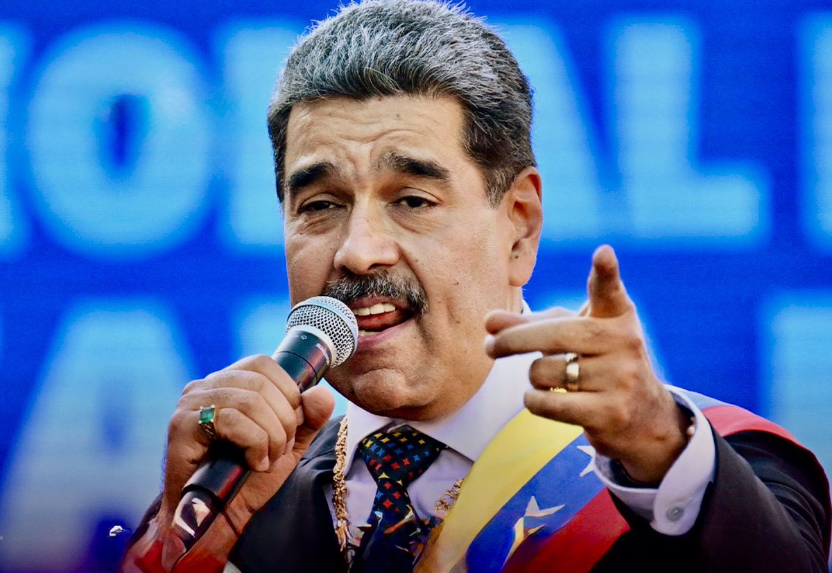 Jhonffonseca's tweet photo. Sondeo Tuitero 

Para usted quien es la Peor Basura Humana?

A. Maduro 
B. Petro https://t.co/P3r9Lwc4re