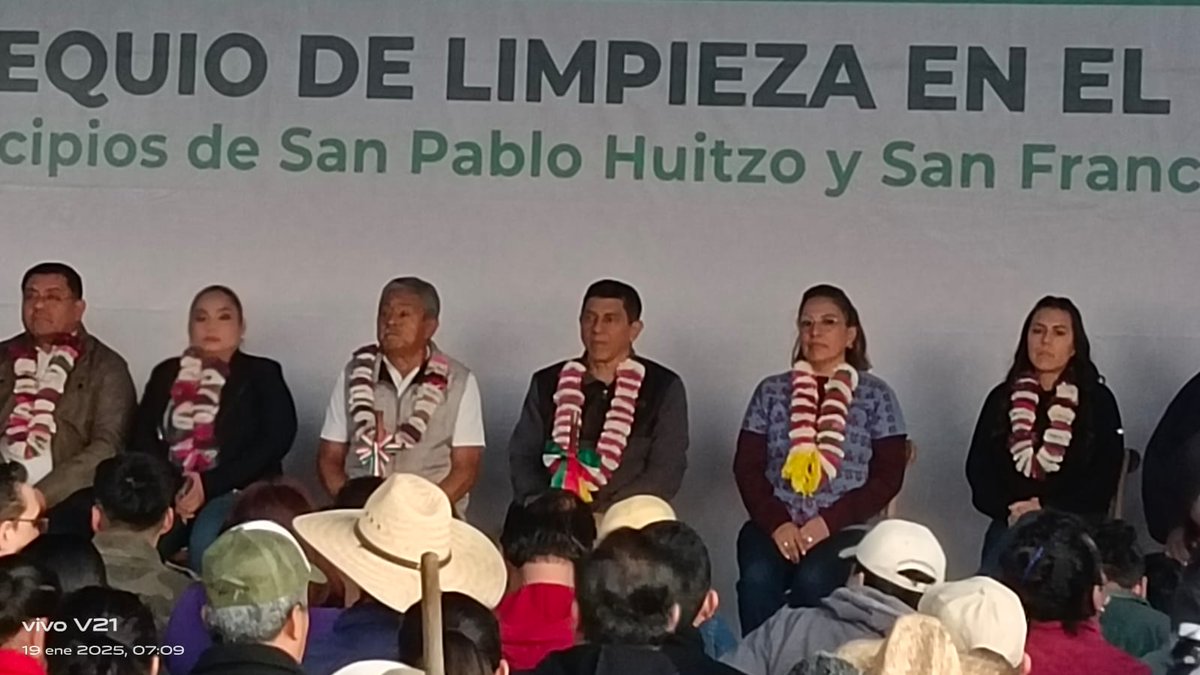 rigobertoloar's tweet photo. EL GOBERNADOR, SALOMÓN JARA CRUZ, PRESIDIO  EL MEGATEQUIO  DEL SANEAMIENTO DEL RÍO ATOYAC.
Verónica Reyes López , Jaime López Gómez, autoridades municipales y Comunales de San Pablo Huitzo y San Fco. Telixtlahuaca.
Empleados del gobierno estatal estatales y sectores sociales. https://t.co/C8KTuGewiQ