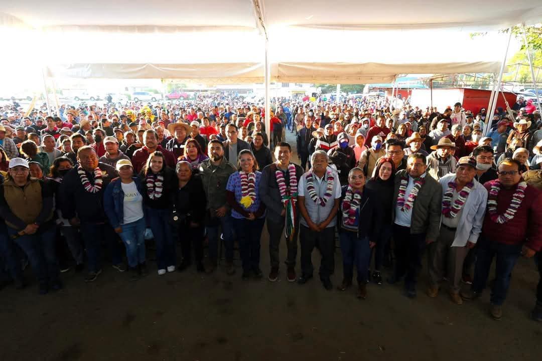 rigobertoloar's tweet photo. EL GOBERNADOR, SALOMÓN JARA CRUZ, PRESIDIO  EL MEGATEQUIO  DEL SANEAMIENTO DEL RÍO ATOYAC.
Verónica Reyes López , Jaime López Gómez, autoridades municipales y Comunales de San Pablo Huitzo y San Fco. Telixtlahuaca.
Empleados del gobierno estatal estatales y sectores sociales. https://t.co/C8KTuGewiQ