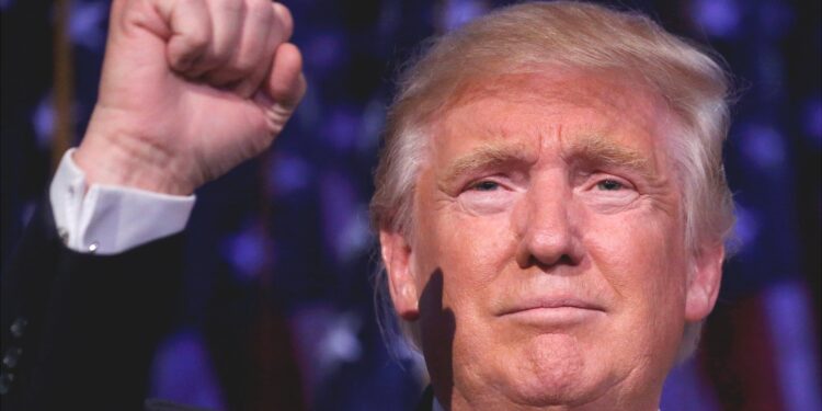 Elperiodiquito's tweet photo. #MundoEP Trump apura sus últimas horas antes de su investidura y prepara un “récord” de decretos https://t.co/gZDH4JTmvU https://t.co/q1G6Zadd6S