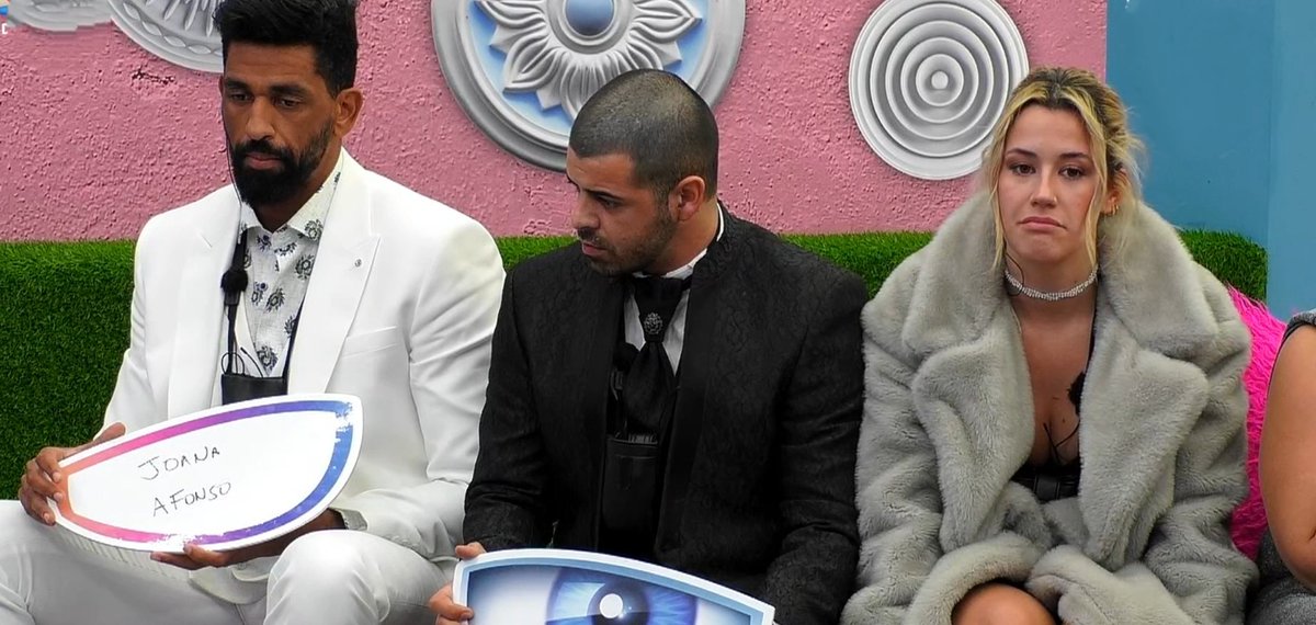 Aquela cara,
 Acho que a Joana não tava á espera desta 🫣🤣 #sstvi #solzinhos