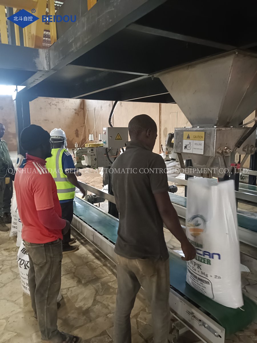 martinma0716's tweet image. "Looking for a reliable fertilizer machine? Our NPK fertilizer blending equipment offers high efficiency and precision! Boost your fertilizer production line with our automated fertilizer mixing system today!#FertilizerMachine #NPKBlender #FertilizerProduction #AgricultureTech