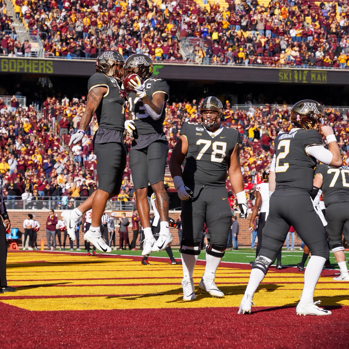 GopherFootball's tweet photo. 🥹  @R_bateman2 @DanielFaalele_ 

📸 THEN: 2019 #Gophers

🎥 NOW: 2025 #pROWGophers 

📺 Watch NFL Sunday Ticket on YouTube https://t.co/UZyUKoXBGi