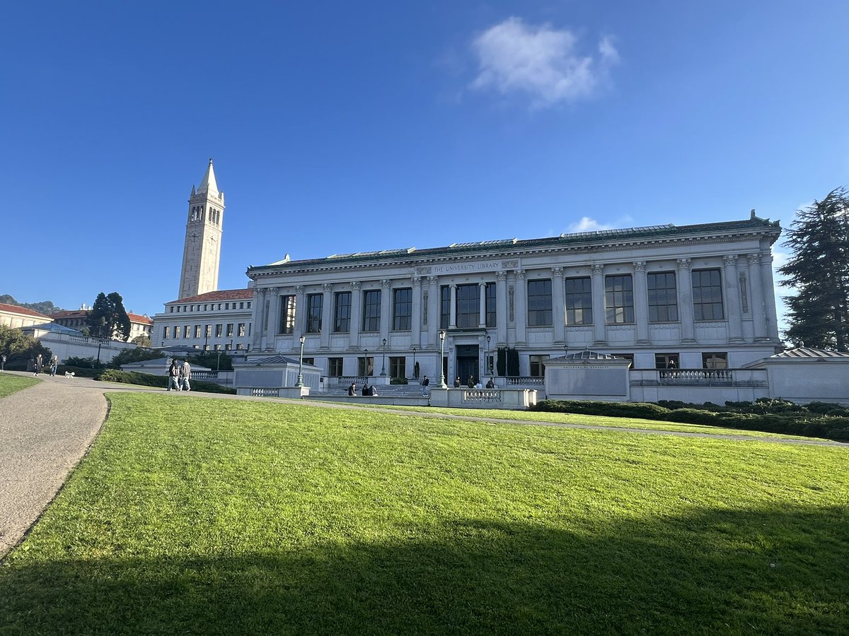 NotBearyClever's tweet photo. Back after years! #GoBears https://t.co/GJbAhYR5qJ