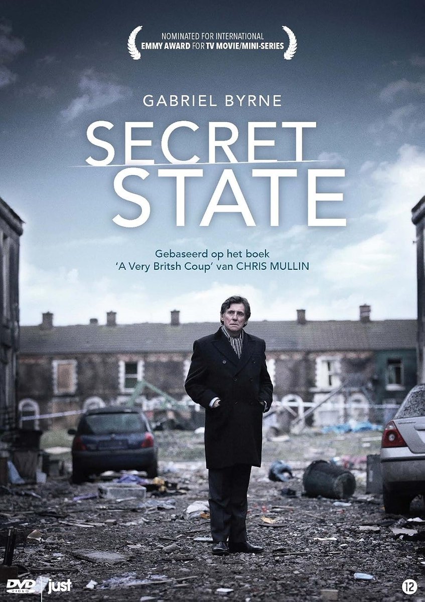eserunsalan's tweet image. #SecretState (2012)

Dehlizlerden bir İngiliz (Channel 4) politik gerilim dizisi bulup izledim.

Chris Mullin'in "A Very British Coup" adlı romanından esinlenmiş, 4 bölümlük bir mini dizi.

Gayet iyi gitti.

Meraklısına...