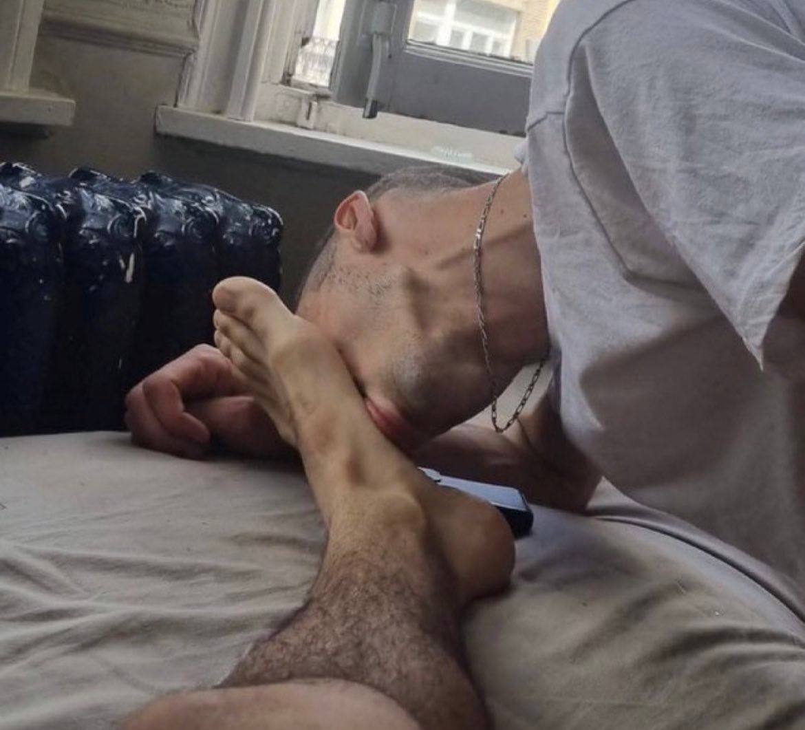 FeetSoxSneax's tweet photo. #malefeet #gayfeet #gayfetish #socks #footfetish https://t.co/xBWSJ3Rf3A