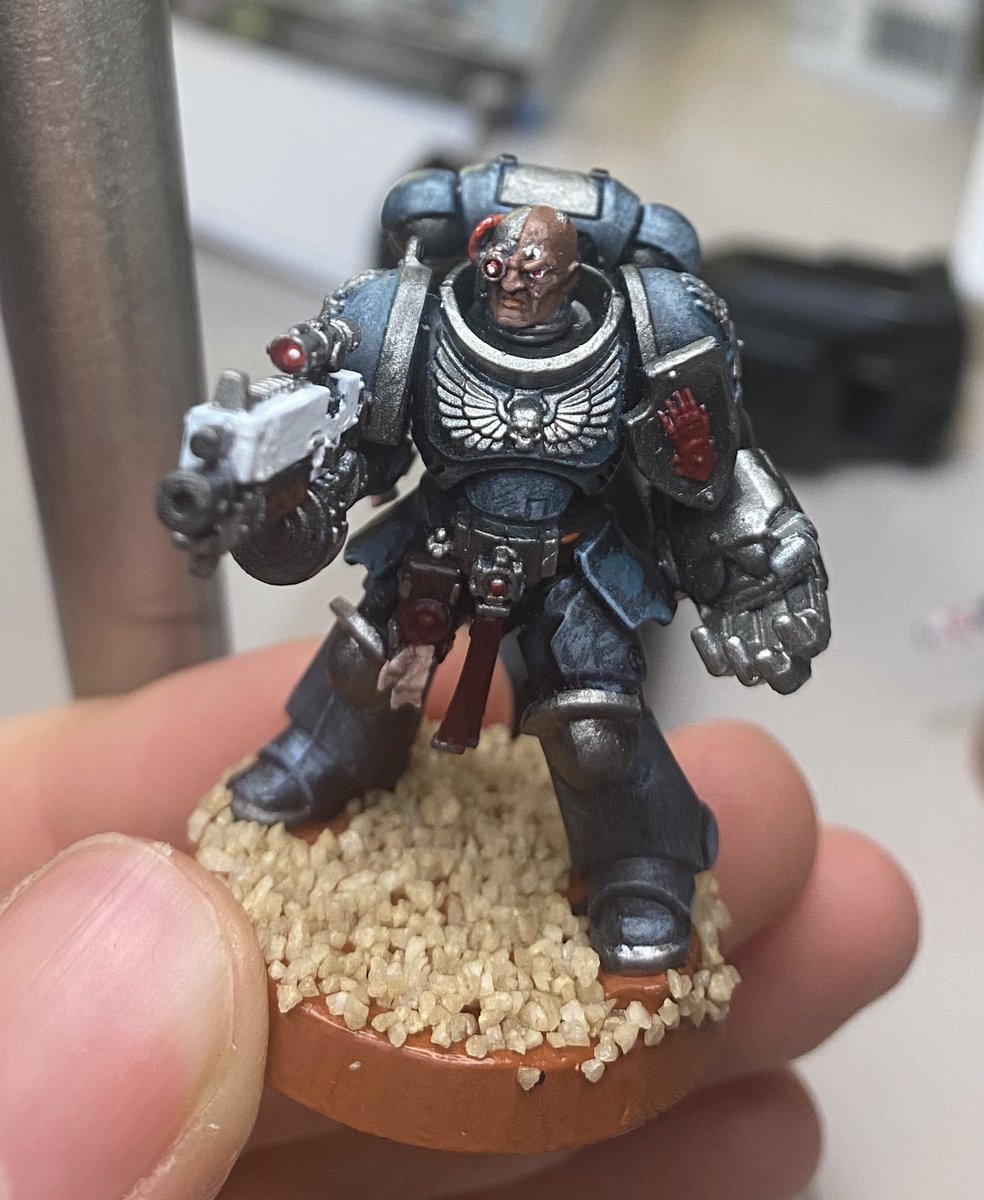 Kylehackart's tweet photo. @Obomba_ @DocStrangelove2 The beauty of it is you can kinda paint your mini figures however you want I did a 50/50 split with this pack of 10 intercessors. https://t.co/asZrZ0lYyW