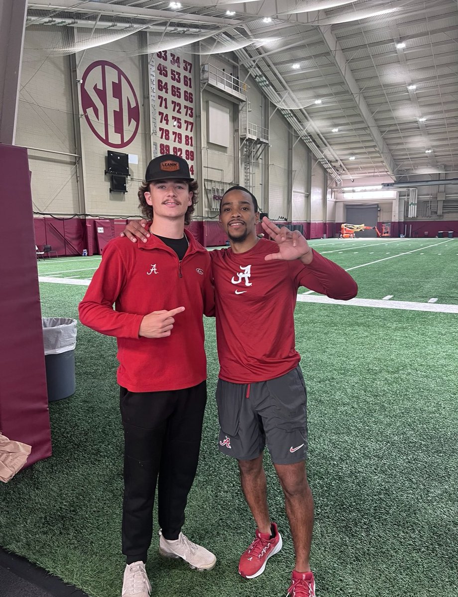 RileyBurger25's tweet image. Had an amazing visit at the University of Alabama yesterday. Thankful for all the coaching staff and for their hospitality. And it was great catching up with my boy @ivantay2four1!!