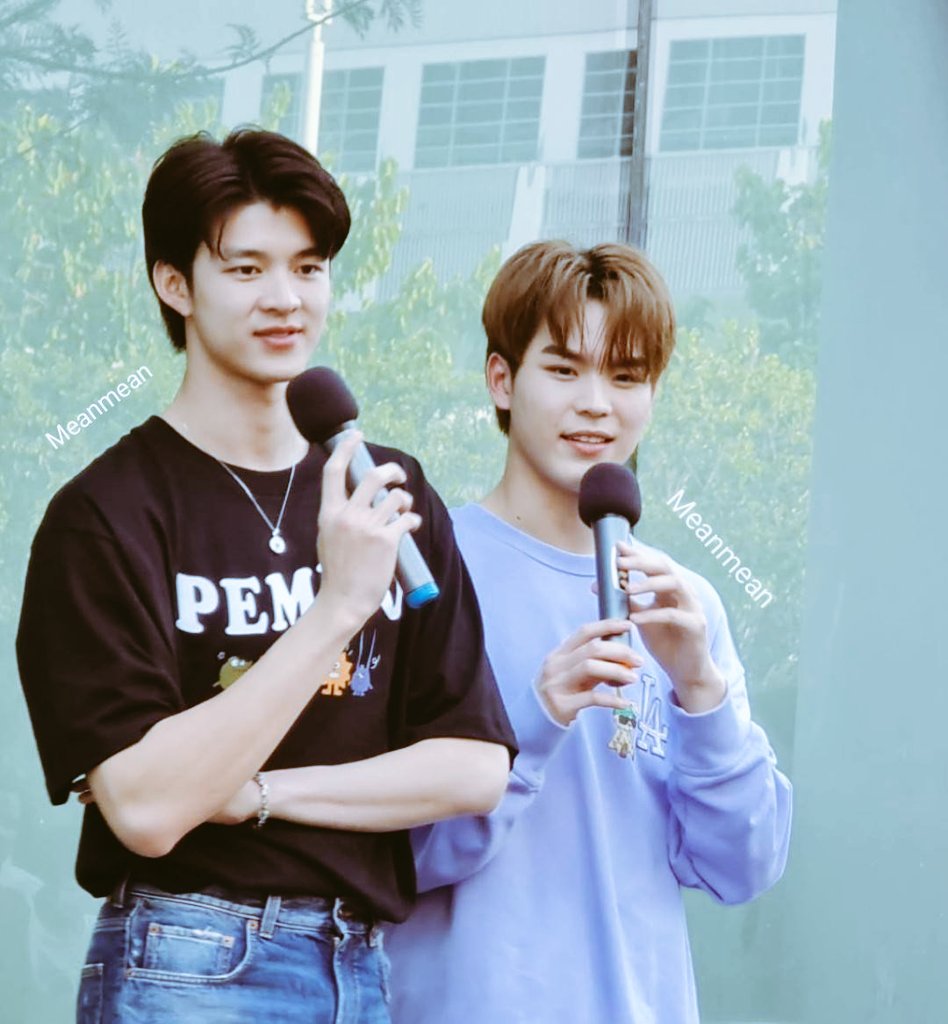 meanmean1m's tweet photo. พอดีไถ tw  มีคนพูดถึง รวมพลงานเดี่ยวปิง
ถ้าจำไม่ผิด ล่าสุด น่าจะงานนี้ไหมคะ?
ที่ ctw 1 ปี 8 เดือนแล้ว นานมาก คนเยอะมาก
และวันนั้น พี่มีนก็มาหาน้องด้วย
#ArmaniCodeXPing #PingKrittanun 
#Meennicha8  #MeenPing  #Area86 https://t.co/KFpGa407mv