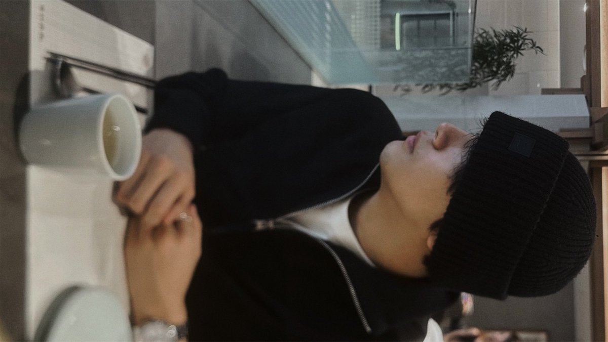 yuwoal's tweet photo. he’s so boyfriend ❤︎ https://t.co/93CepLe1Gx