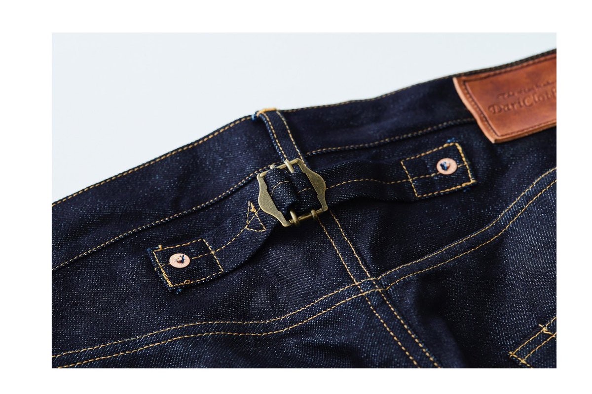 ari_hat's tweet image. 普段トラウザーズを履いていると腰まわりが楽だけど、久しぶりに５ポケを履くとポケットや腰まわりのタイトさに
少し引き締まった気持ちになれる。
月曜日の朝には丁度いい。

darihat.com/?category_id=6…