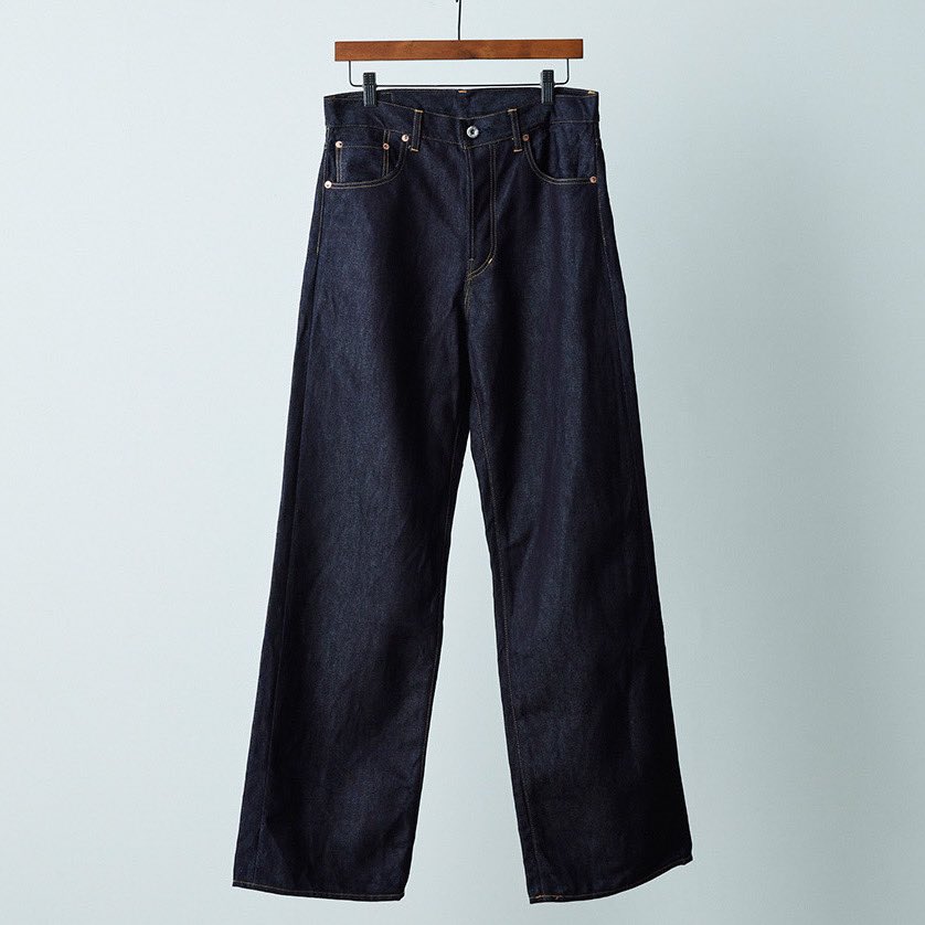 ari_hat's tweet image. 普段トラウザーズを履いていると腰まわりが楽だけど、久しぶりに５ポケを履くとポケットや腰まわりのタイトさに
少し引き締まった気持ちになれる。
月曜日の朝には丁度いい。

darihat.com/?category_id=6…