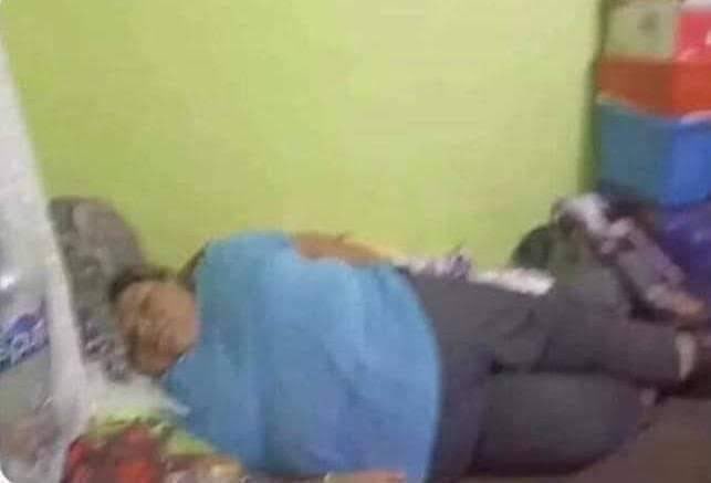 MKillerd's tweet photo. "Educacion en linea"
Yo en clases en linea: 
#DebatePresidencial https://t.co/j0ozS96nTC