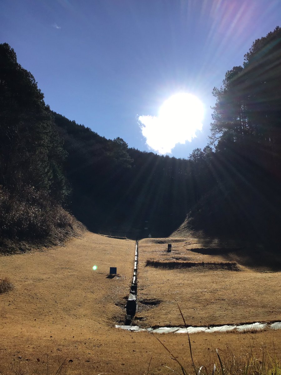 ohito_g's tweet photo. 明け方の雨も上がり、スッキリとしたお天気の伊豆の国市です✨おはようございます✨大仁ゴルフガーデンです⛳️
大寒なのにちょっと暖めですね😄でもでも油断せずに体調管理に気をつけて！元気よく参りましょう😃
本日も元気よく通常営業中です⛳️よろしくお願いします🙇 https://t.co/gdd800dvHm