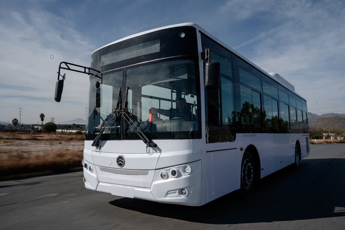 javierdiazglz's tweet photo. Este domingo realizamos un recorrido de prueba en una unidad de transporte que podría operar en algunas rutas de #Saltillo. Seguimos trabajando para modernizar este servicio. #PorAmoraSaltillo https://t.co/QmhRSGDUpF
