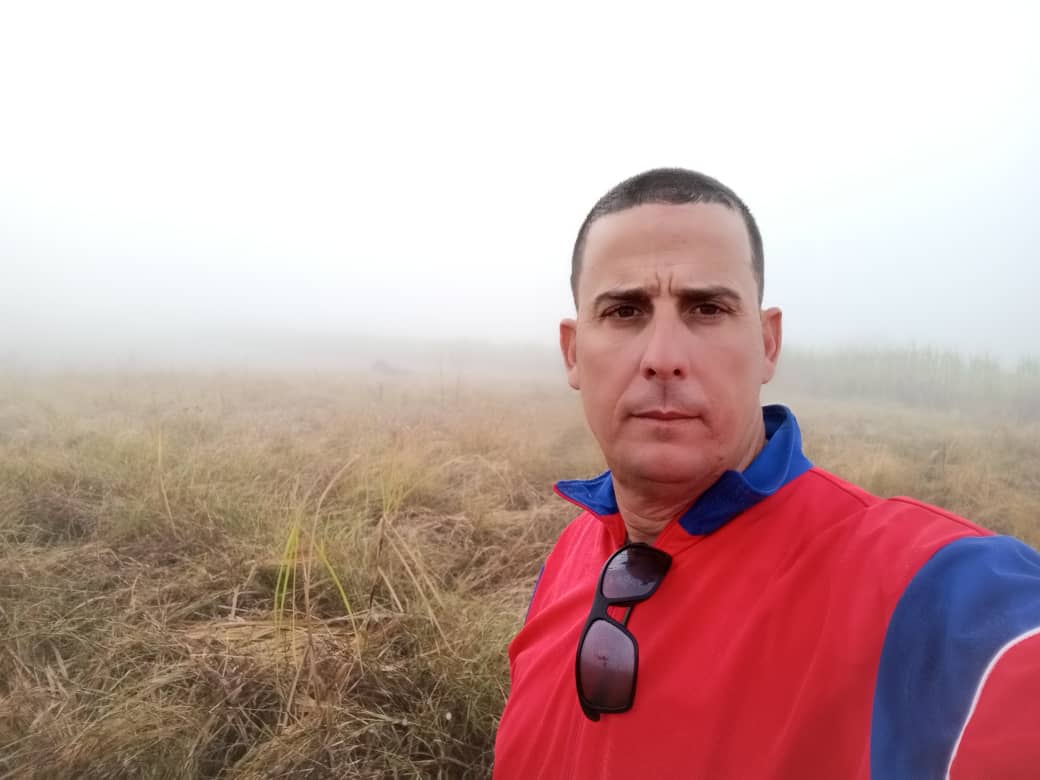 RodriguezM68855's tweet photo. Controlan  autoridades en #Taguasco la zafra azucarera desde los pelotones cañeros ,la fuerte neblina no impide que estos hombres y mujeres sigan dando el máximo para asegurar la molienda.#SanctiSpíritusEnMarcha @AlexisLorente74 @AidaDiazFernnd1 https://t.co/pYGY1cFnlO